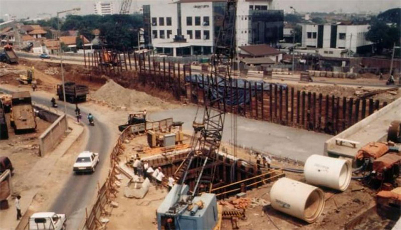 Pengerjaan Pipa Air Mentah di Pejompongan