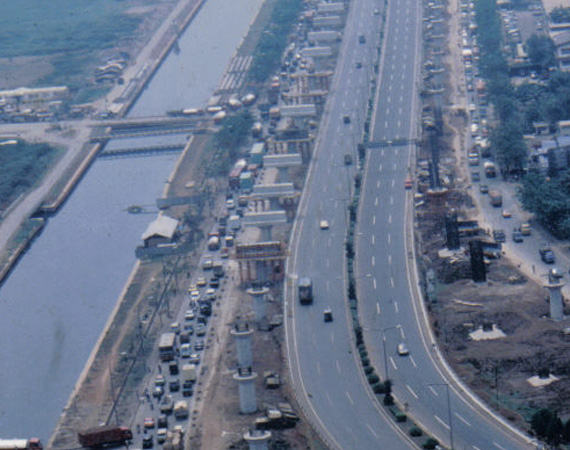 Pengerjaan Jalan Tol Cawang - Tanjung Priok
